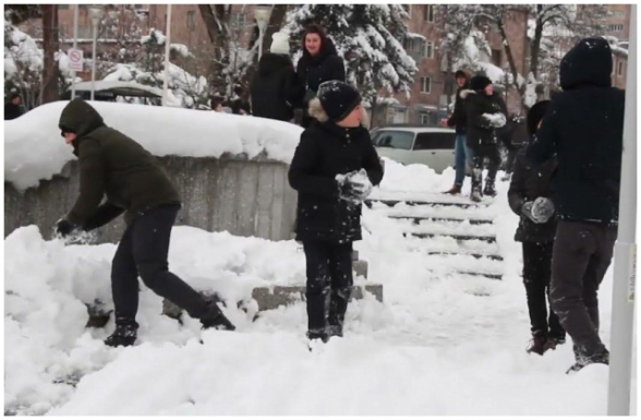 Նորք Մարաշում ձնագնդիկով հարվածելու համար անչափահաս երեխայի են դանակահարել